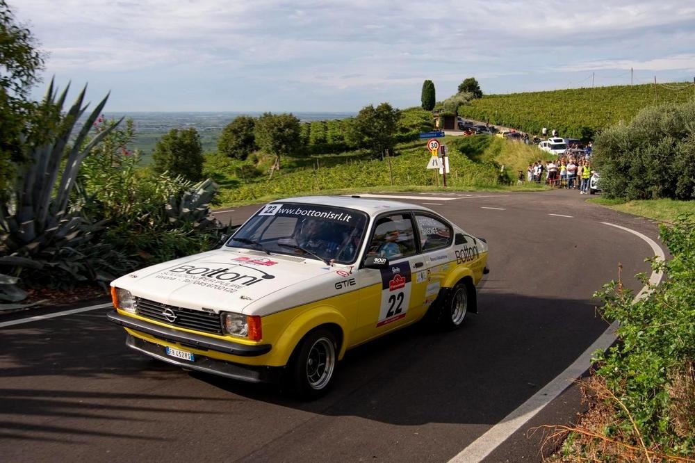 Bottoni---Sansone-in-gara-al-Rally-Due-Valli-Historic-con-lOpel-Kadett-GTE