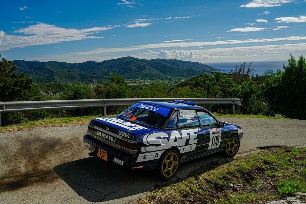 Pedro-Badaccini-su-Subaru-Legacy-in-azione-al-XXXVII-Rallye-Isola-dElba