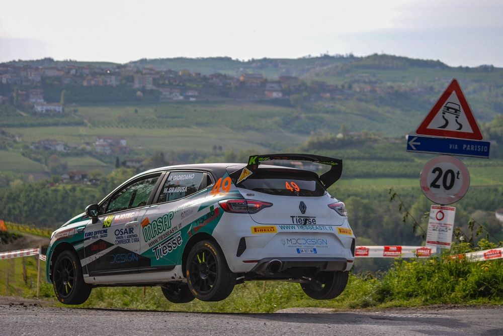 Giordano---Siragusa-in-azione-al-RA-Rally-del-Piemonte-2024