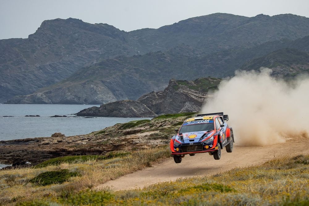 Hyundai-Motorsport_Rally-Sardegna-01