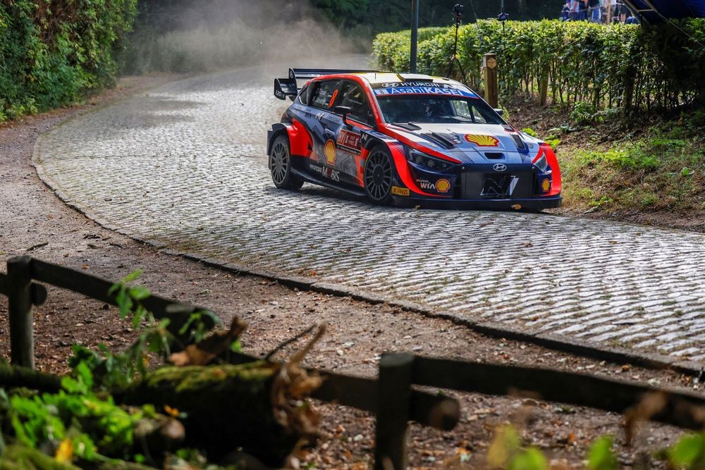 Hyundai-Mororsport_Rally-Belgio-1_low