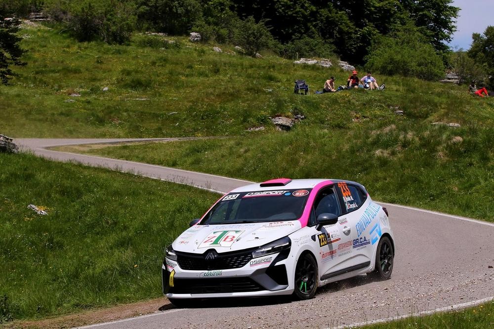 Bollo-Corradi-in-gara-al-Rally-Due-Valli-con-la-Renault-Clio-Rally5-1