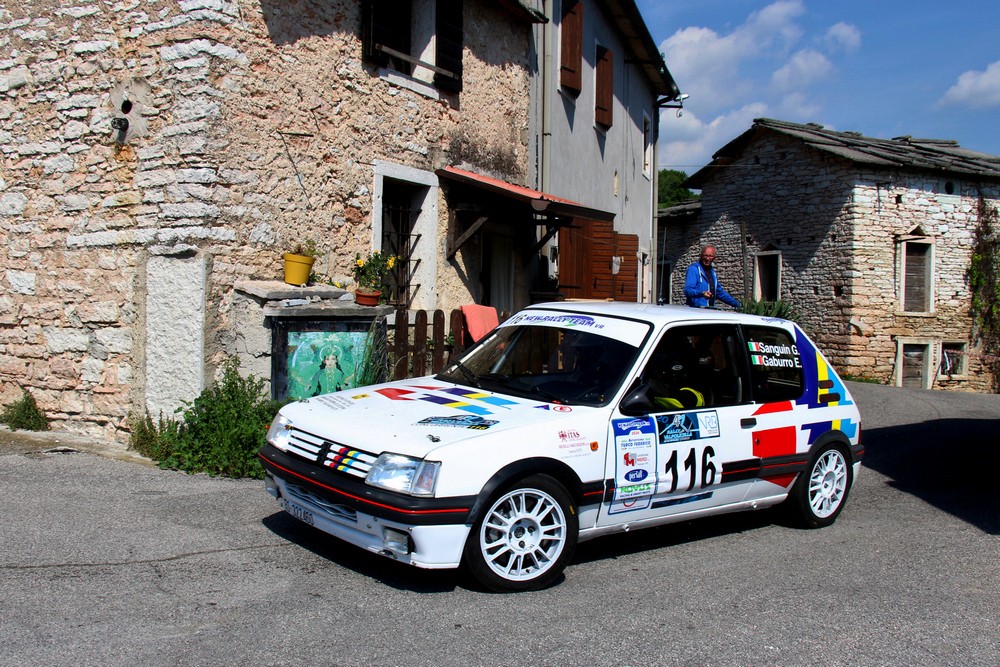 Sanguin---Gaburro-in-azione-con-la-Peugeot-205-GTI-1600-Gruppo-A