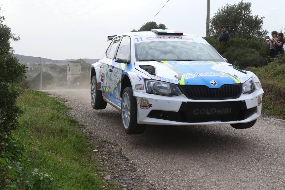 Un-equipaggio-impegnato-in-un-Rally-su-asfalto_Foto-Lello-Abate