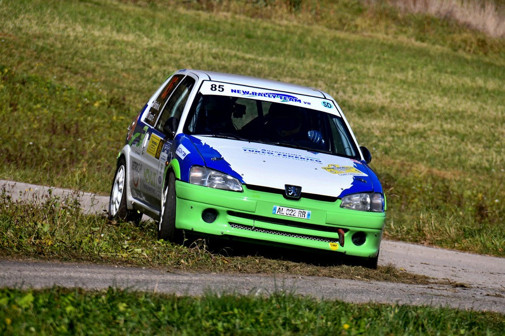 Turco---Padrin-in-azione-con-la-Peugeot-106-16V-Gruppo-A-al-Trentino-Rally