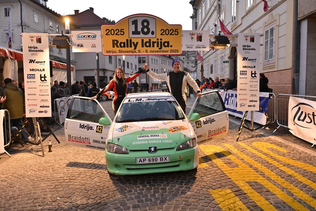 Mlakar-Delbello-podio-Rally-Idrija-9-11-2025-foto-Darionnenphotographer-