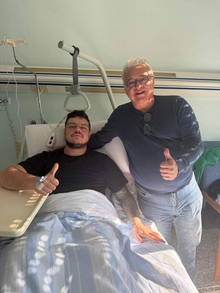 Giuseppe-Testa-col-padre-Mario-al-Policlinico-di-Monza