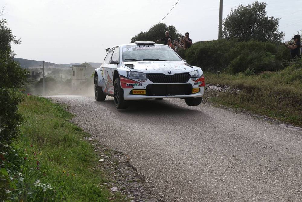 Un-equipaggio-impegnato-in-un-Rally-su-asfalto_Foto-Lello-Abate