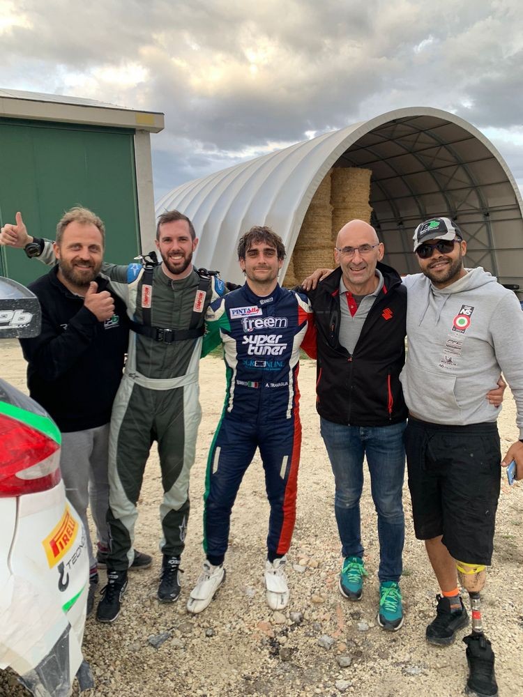 Travaglia-Lamanda-col-team-al-Rally-delle-Marche-foto-Manuela-Ruaben
