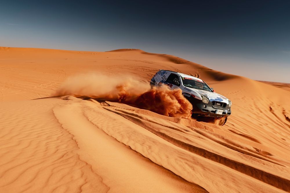 Lequipaggio-in-azione-nel-deserto-foto-ASO