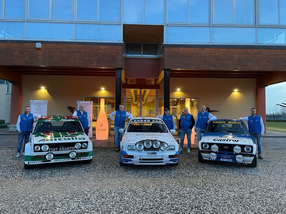 I-tre-equipaggi-della-Daytona-Race-che-saranno-al-via-del-Rally-Costa-Brava-durante-la-presentazione-effettuata-presso-la-cantina-Albino-Piona-di-Villafranca-VR