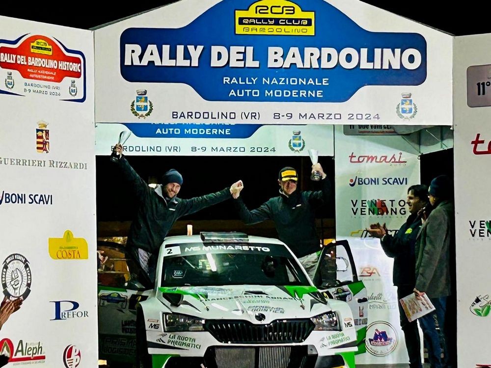 Zantedeschi---Righetti-sul-podio-del-Rally-del-Bardolino