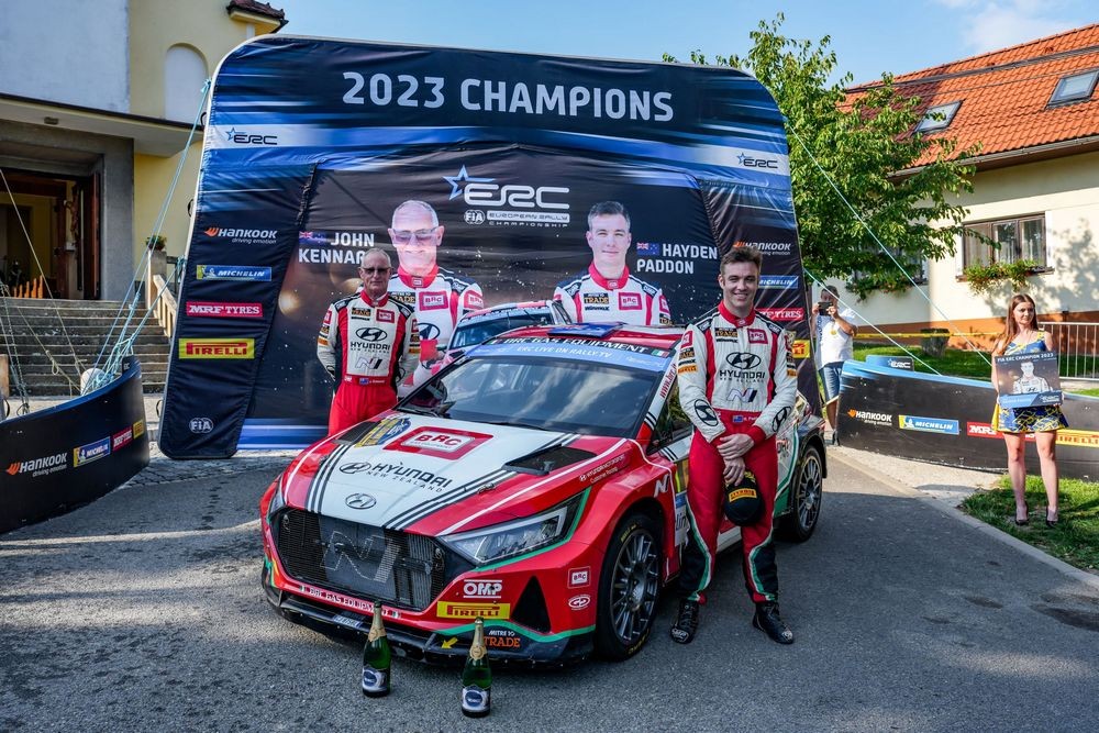 Hayden-Paddon-John-Kennard-2023-ERC-champions_2FO03605