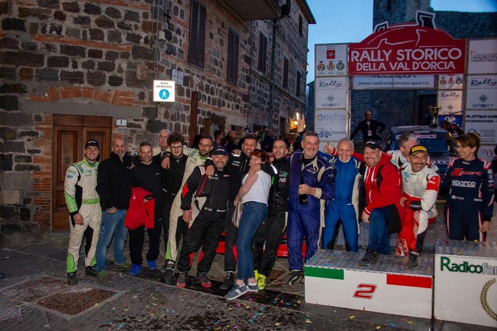 Gruppo-moderno-e-storico-Scuderia-San-Marino---Rally-della-Val-dOrcia