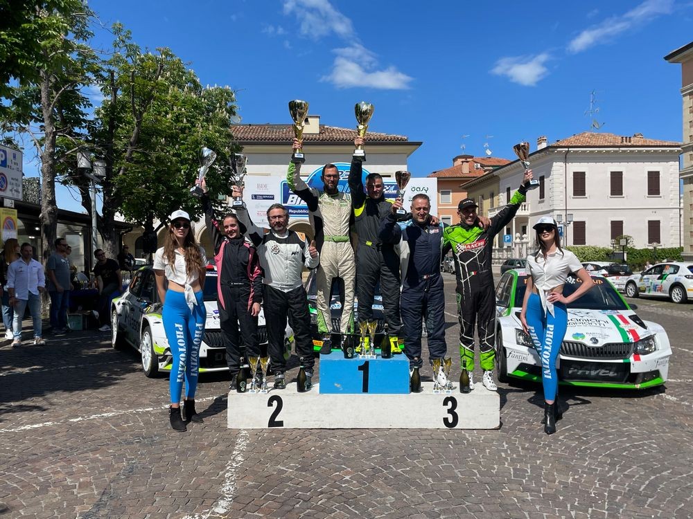 podio_moderno_23_Rally_Bianco_Azzurro