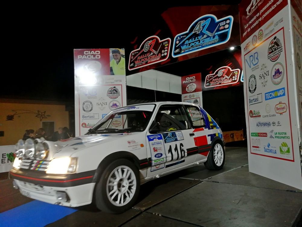 Sanguin---Gaburro-alla-partenza-del-Rally-della-Valpolicella-con-la-Peugeot-205-GTI