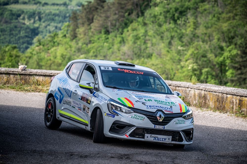 Michele-Bollo-e-Andrea-Fraccaroli-su-Renault-Clio-Rally5-Foto-Time-Foto