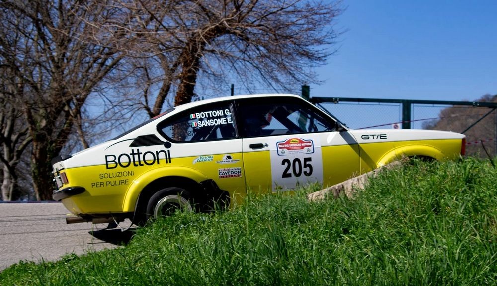 Bottoni---Sansone-su-Opel-Kadett-GT-E-