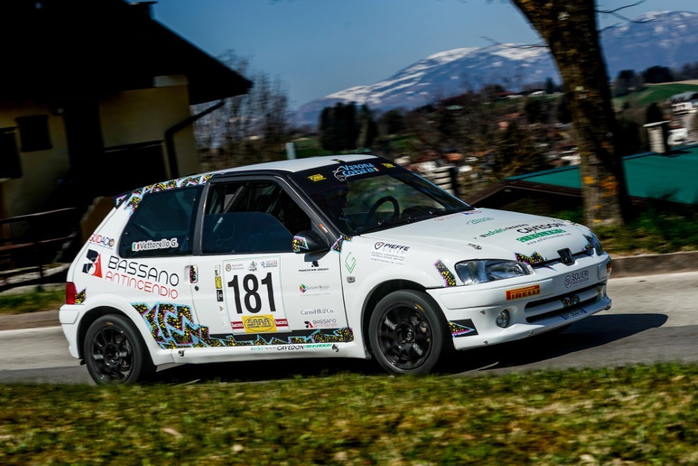 Giulio-Vettorello-in-azione-alla-Salita-del-Costo-con-la-sua-Peugeot-106-S16-Classe-N1600