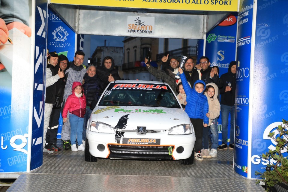 casto-francesco-premiazione-con-famiglia