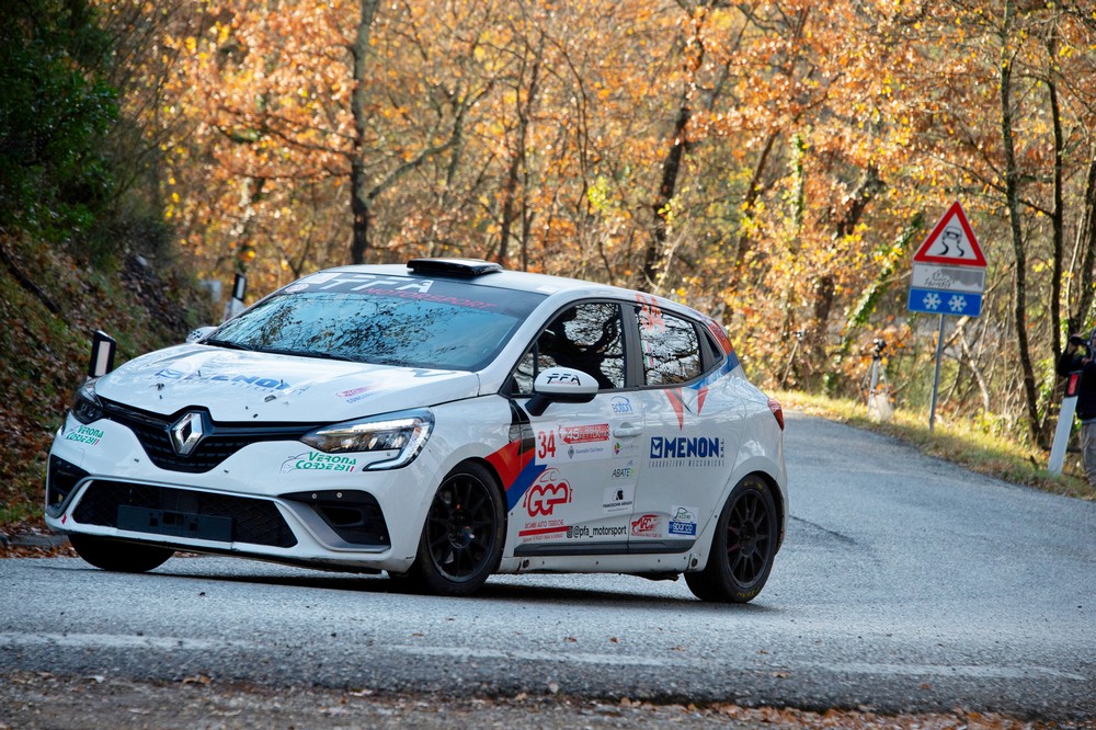 Fiorini---Fraccaroli-in-gara-con-la-Renault-Clio-Rally5